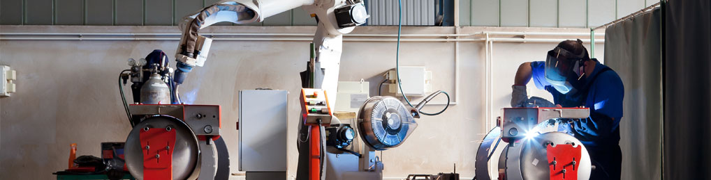 Robots-vs.-Humans-in-the-Workplace-4